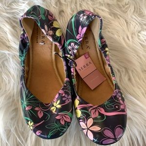 NWT Serra Ladies Memory Foam Flats - Size 10
